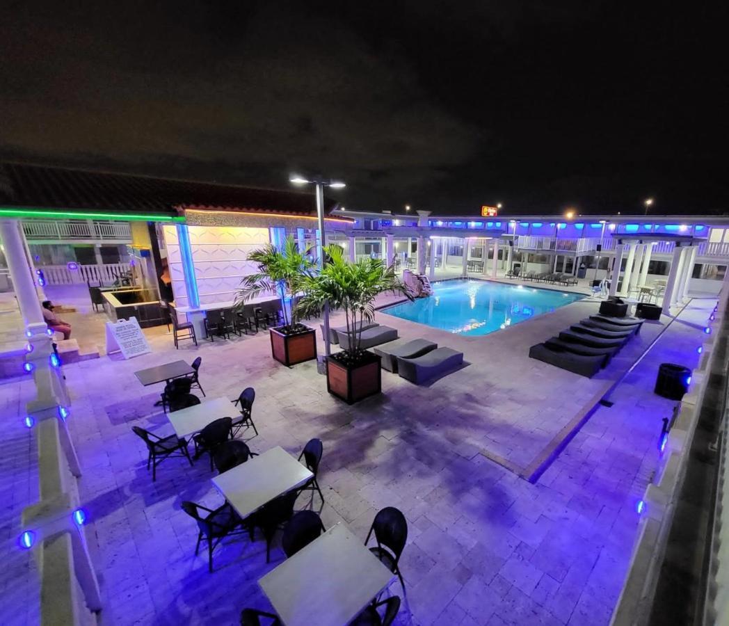 Quality Inn And Conference Center Tampa-Brandon Heartland Exterior foto