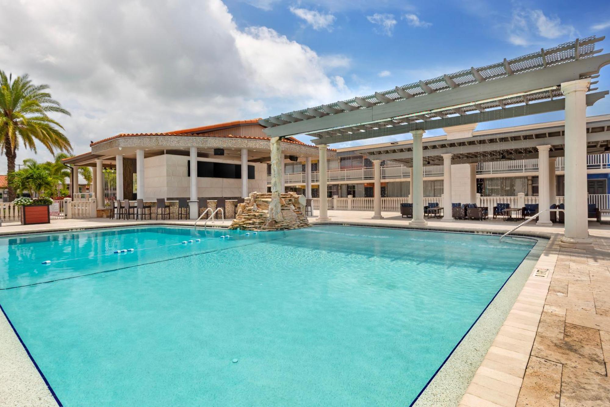 Quality Inn And Conference Center Tampa-Brandon Heartland Exterior foto