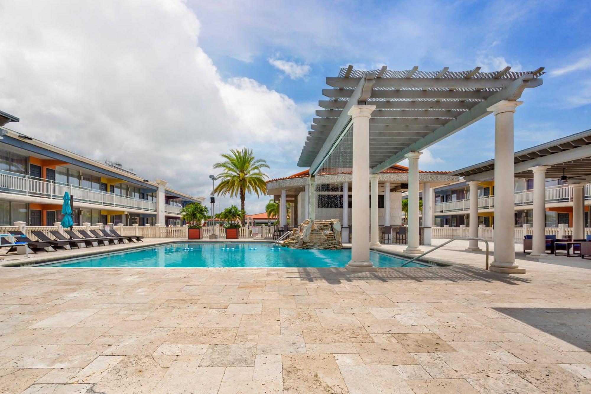Quality Inn And Conference Center Tampa-Brandon Heartland Exterior foto