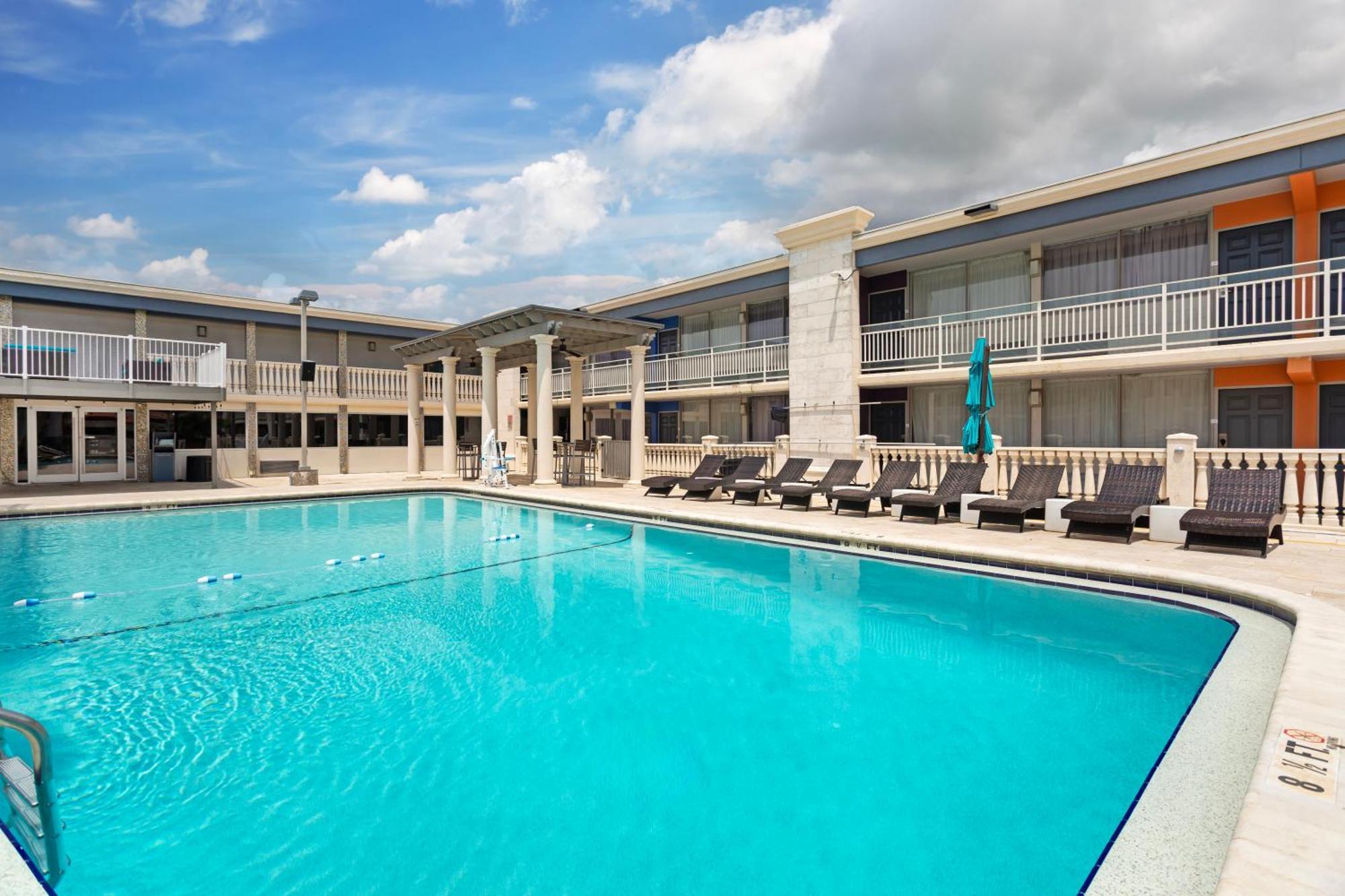 Quality Inn And Conference Center Tampa-Brandon Heartland Exterior foto